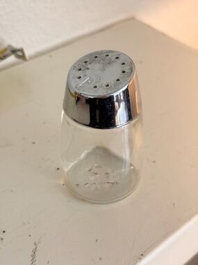 Vintage Clear Glass Pepper Shaker w/ Metal Lid D.S. Spencer 902 USA